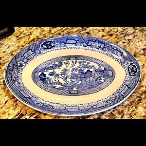 Decorative platter with Blue Willow design